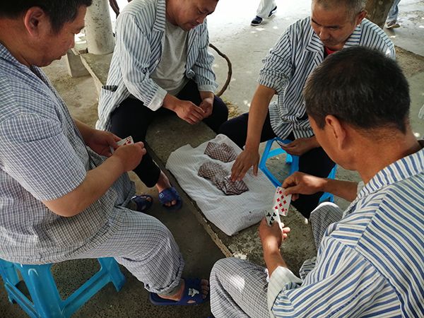玩纸牌